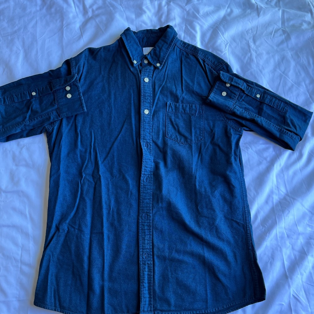 Mens navy blue medium sized long sleeve button down shirt.